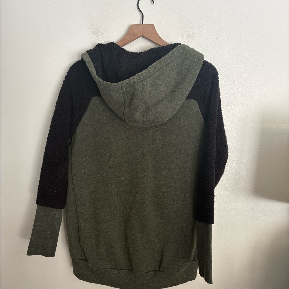 ALO Yoga Enhance Sherpa Hooded Sweatshirt Black GREEN Jacket Hoodie
Thumb Holes - Picture 5 of 6